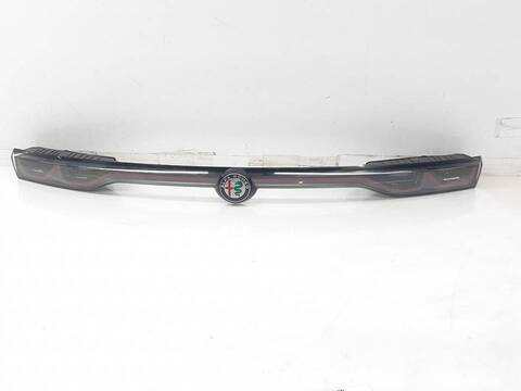 Piloto Trasero Central Alfa Romeo Tonale SPRINT