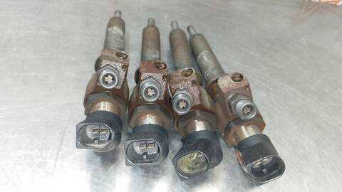 Foto 4ª: Inyectores Citroen Xsara 2.0 HDI SX 66KW) BERLINA 90CV [RHY] (2003)