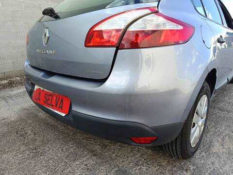 Foto 2ª: Paragolpes Trasero Renault Megane K9K830 BERLINA III BERLINA 5P (2010)