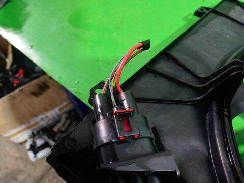 Foto 2ª: Electroventilador Volkswagen Golf ADVANCE 105CV [CAYC] (2008)