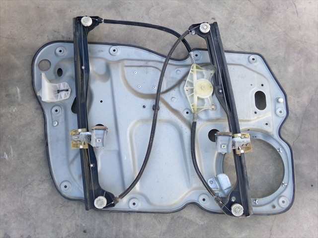 Foto 2ª: Elevalunas Eléctrico Delantero Derecho Volkswagen Touran 1.9 TDI 2003-2006 [AVQ] (2004)
