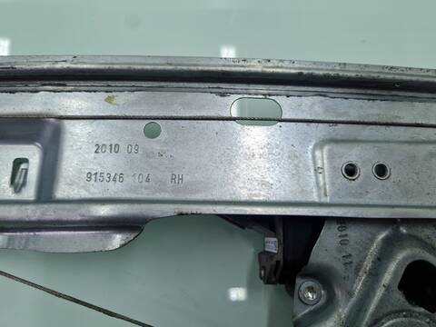 Foto 4ª: Elevalunas Manual Trasero Derecho Opel Astra COSMO 110CV 81KW [A17DTR] (2010)