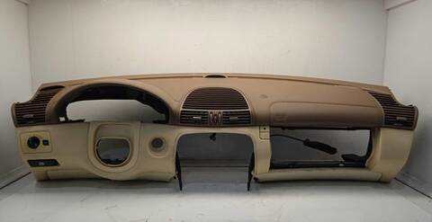 Salpicadero Mercedes Clase C 160 5.0 V8 24V CAT COUPE 306CV 225KW