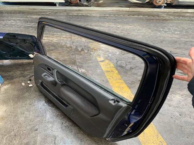 Foto 3ª: Puerta Delantera Derecha Suzuki Jimny 1.3 16V82CV 0CV [M13A] (2006)