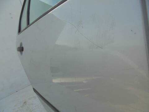 Foto 2ª: Puerta Trasera Derecha Volkswagen Bora BERLINA 101CV 74KW [ALH] (2000)