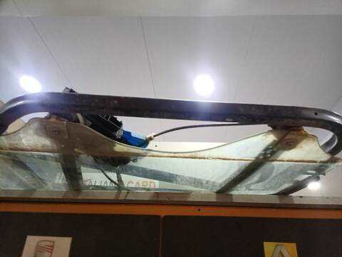 Foto 4ª: Elevalunas Eléctrico Delantero Izquierdo Volkswagen Touareg TDI V10 313CV 230KW [BLE] (2008)