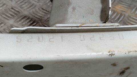 Foto 4ª: Refuerzo Paragolpes Delantero Toyota Auris HYBRID ACTIVE BUSINESS PLUS 136CV 100KW [2ZR] (2017)