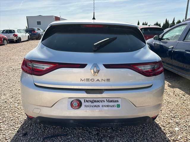 Foto 3ª: Paragolpes Trasero Renault Megane 1.2 G [H5FF4] (2018)