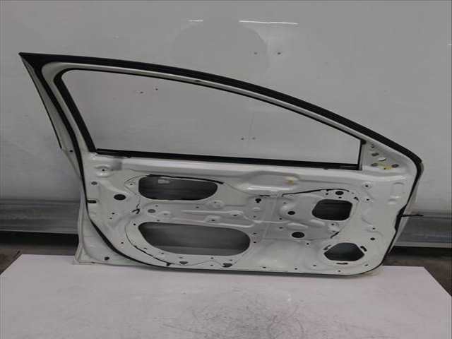 Foto 2ª: Puerta Delantera Izquierda Mitsubishi L200 181 CV 133KW [4N15] (2018)