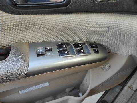 Botonera Elevalunas Kia Carnival J3
