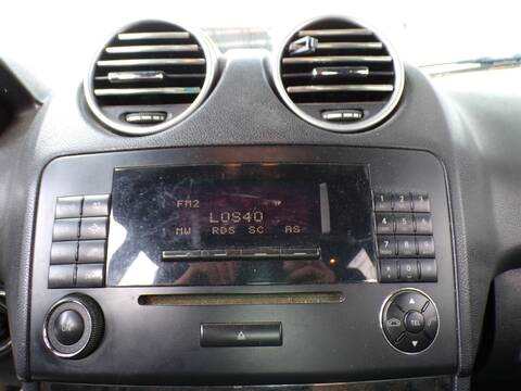 Foto 1ª: Sistema Audio Radio CD Mercedes Clase ML 230 642940 (2008)