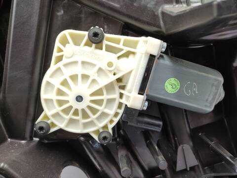 Foto 2ª: Elevalunas Manual Trasero Derecho Jeep Cherokee 2.8 CRD 4X4 177CV 130KW [51C] (2010)