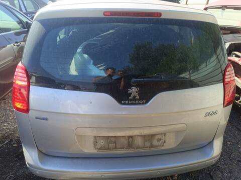 Portón Peugeot 5008 ACCESS 114CV 84KW