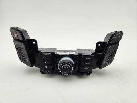 Foto 1ª: Mando Climatizador Hyundai i40 STYLE 141CV 104KW [D4FD] (2015)