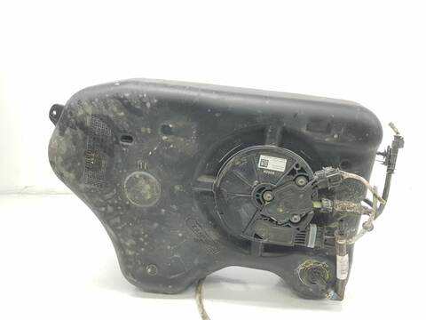 Foto 2ª: Deposito AdBlue Mercedes Clase C 160 CLA 200 D 117.908) [651930] (2015)