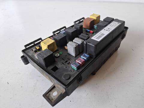 Caja Reles Fusibles Opel Zafira COSMO 1.9 CDTI 120CV