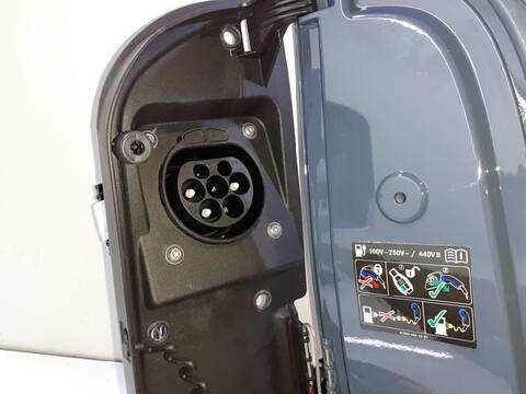 Foto 3ª: Tapa Exterior Combustible Mercedes Vito EVITO LARGA 447.603) 95CV 70KW (2019)