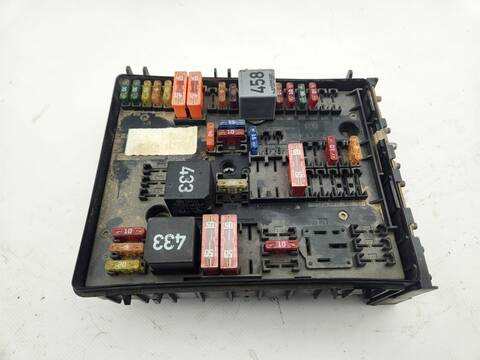 Foto 3ª: Caja Reles Fusibles Volkswagen Golf SPORTLINE BERLINA 140CV 103KW [BKD] (2004)