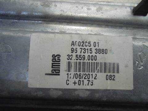 Foto 3ª: Elevalunas Manual Trasero Derecho Peugeot 208 ALLURE 95CV 70KW [8F01] (2013)