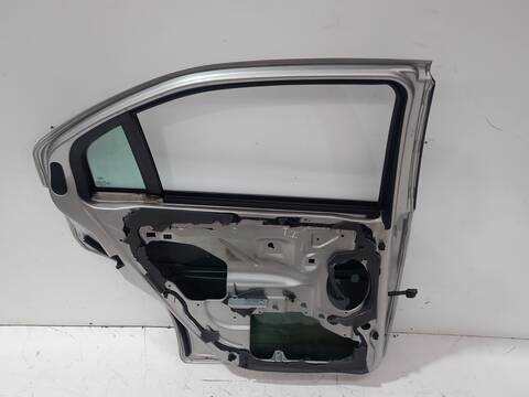 Foto 2ª: Puerta Trasera Izquierda Ford Mondeo GHIA 06.2003 ) D) BERLINA 131CV 96KW [FMBA - N7BA] (2004)