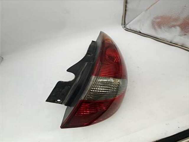 Foto 2ª: Piloto Trasero Derecho Nissan Almera 2.2 LINE UP [2.2 LTR. - 82 KW DCI DIESEL CAT] [YD22]