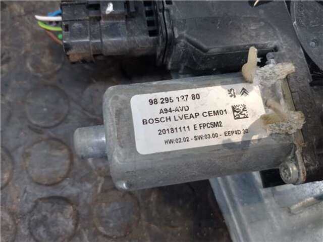 Foto 2ª: Elevalunas Eléctrico Delantero Derecho Peugeot 2008 1.2 STYLE [1.2 LTR. - 60 KW 12V VTI] [HM05 EURO 6AG]
