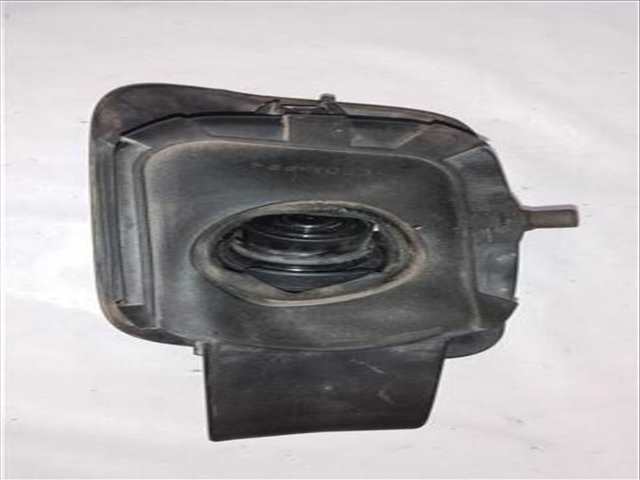 Foto 4ª: Tapa Exterior Combustible Audi A8 4.2 QUATTRO [4 2 LTR. - 246 KW V8 40V] 335CV
