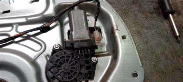Foto 2ª: Elevalunas Eléctrico Delantero Izquierdo Hyundai Tucson 2.0 [G4GC]