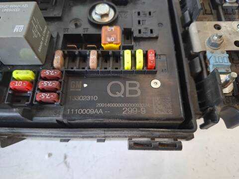 Foto 3ª: Caja Reles Fusibles Opel Astra COSMO 1.6 16V 116CV (2009)