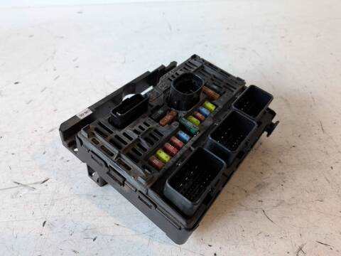 Foto 3ª: Caja Reles Fusibles Citroen C5 RHR (2006)