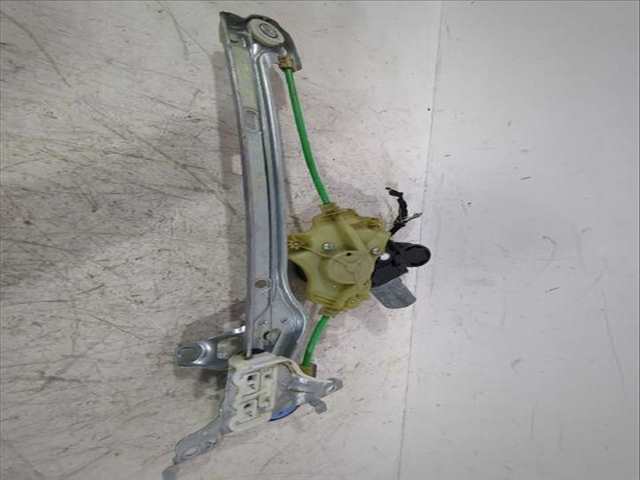 Foto 2ª: Elevalunas Manual Trasero Izquierdo Toyota Corolla 1.8 VVTI HYBRID ZWE219) 140CV [2ZR-FXE] (2018)