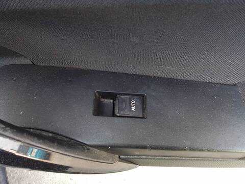 Foto 4ª: Botonera Elevalunas Toyota Auris 1.8 16V HIBRIDO) 99CV 73KW [2ZR] (2016)