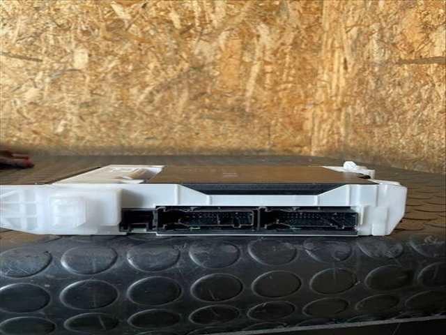 Foto 2ª: Caja Reles Fusibles Toyota Yaris ACTIVE 1 16V CAT 111CV (2017)