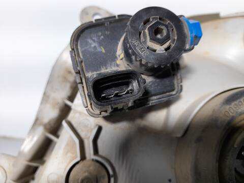 Foto 3ª: Faro Derecho Isuzu D Max D CREW CAB 4WD [4JK1E4C] (2010)