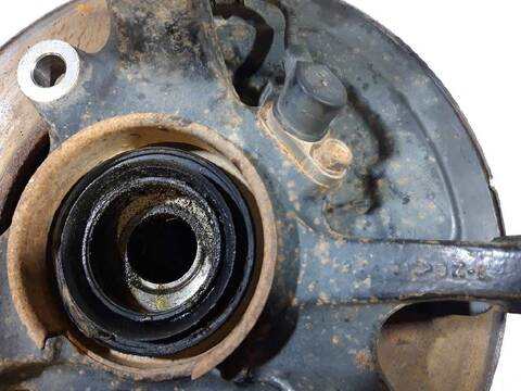 Foto 3ª: Mangueta Delantera Izquierda Nissan NP300 2.5 16V TD CAT 133CV 98KW [YD25] (2009)