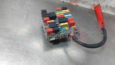 Foto 3ª: Caja Reles Fusibles Fiat Doblo ACTIVE 90CV 66KW [263A2000] (2011)