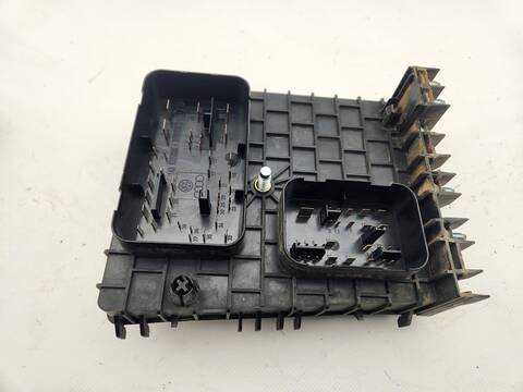 Caja Reles Fusibles Volkswagen Golf SPORTLINE BERLINA 140CV 103KW