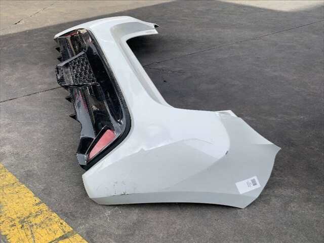 Foto 3ª: Paragolpes Trasero Toyota Yaris 1.5 HIBRID 116CV 0CV [M15AFXE] (2022)