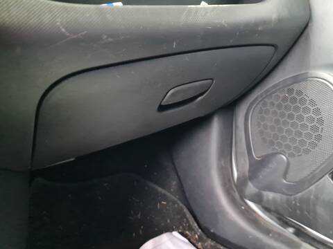 Guantera Renault Clio AUTHENTIQUE 75CV 55KW