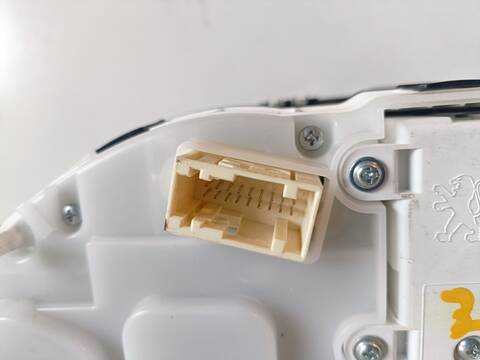 Foto 3ª: Cuadro de Instrumentos Peugeot 2008 STYLE 1.2 12V E 110CV (2013)