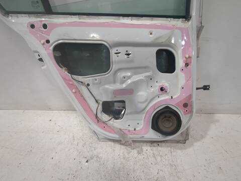 Foto 3ª: Puerta Trasera Izquierda Opel Astra 1.7 CDTI L48) 100CV 74KW [Z 17 DTH] (2006)