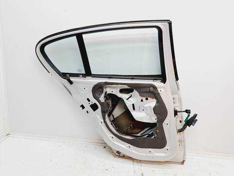 Foto 4ª: Puerta Trasera Izquierda Bmw Serie 1 114 118D BERLINA 143CV 105KW [N47D20A] (2008)