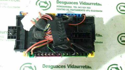 Foto 2ª: Caja Reles Fusibles Mercedes Clase V 200 136CV 100KW (2014)