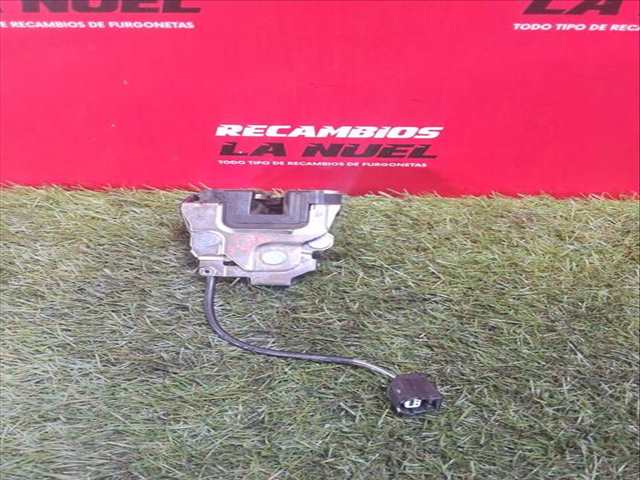 Foto 1ª: Cerradura Puerta Trasera Derecha Renault Master 2.3 DCI 125 FWD FV0C FV0D FV0G FV0H FV0J FV0K) 125CV 92KW FURGONETA [M9T 670,M9T 672,M9T 676,M9T 678,M9T 680,M9T 870,M9] (2013)