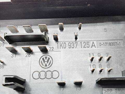 Foto 4ª: Caja Reles Fusibles Volkswagen Golf 1.9 TDI BERLINA 105CV 77KW [BXE] (2007)