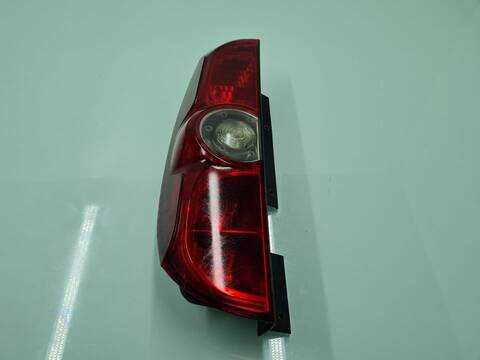 Foto 1ª: Piloto Trasero Izquierdo Fiat Doblo DYNAMIC 90CV 66KW [199A3000] (2010)