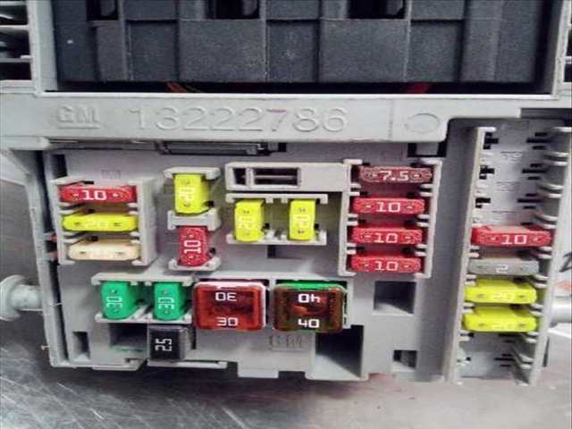 Foto 3ª: Caja Reles Fusibles Opel Insignia COSMO BERLINA 131CV 96KW [A20DTH] (2010)