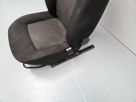 Foto 4ª: Asiento Delantero Derecho Dacia Duster SL EFICACIA 4X4 109CV 80KW [K9K658] (2016)