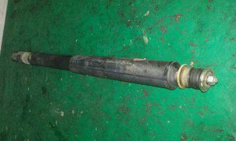 Foto 2ª: Amortiguador Trasero Izquierdo Toyota Rav4 2.0 16V CAT 150CV 110KW [1AZFE] (2002)