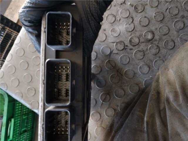 Foto 3ª: Centralita Motor ECU Renault Clio 1.5 PACK DYNAMIQUE [1.5 LTR. - 63 KW DCI DIESEL CAT] [k9k t7]